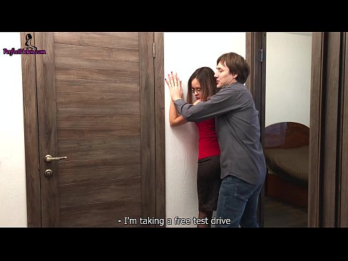 ❤️ Սեքսուալ ռիելթորը զգայական ցնցում է իր փիսիկը և ծակվում իր բնակարանը վաճառելիս - Կրեմպայ ❤ Գեղեցիկ պոռնո մեզ մոտ ☑